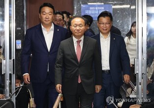 Ruling party decides to pursue reforms with current leadership intact