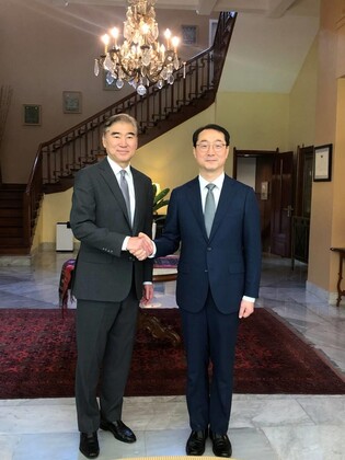 (LEAD) S. Korea, U.S. vow tighter coordination after suspected N.K. arms transfer to Russia