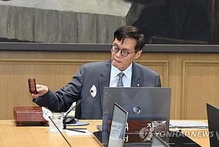 Most S. Korean bond experts eye rate freeze in October: poll