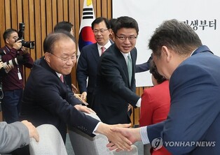 Rival parties united over government's push to increase medical school enrollment quota