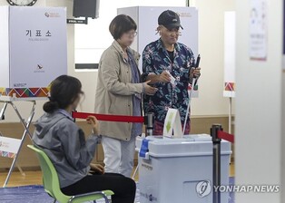 Human rights watchdog calls for equal access to election materials for visually impaired people