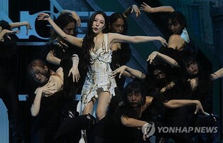 Sunmi free of pressure to show new side after 10 years as K-pop soloist