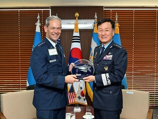 Air Force chief holds high-level military talks with 11 nations at ADEX