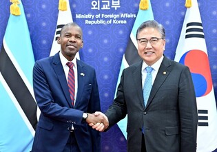 S. Korean, Botswanan FMs hold talks on bilateral ties, cooperation