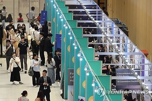 (LEAD) Number of non-regular workers falls for first time in 3 yrs in 2023: data