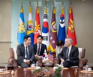 Defense chief, U.S. envoy discuss joint efforts to deter N. Korean threats