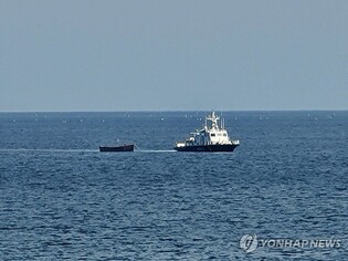 (5th LD) 4 N. Koreans cross eastern sea border in apparent defection bid