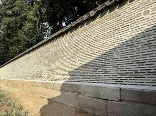 집중호우로 무너졌던 창덕궁 인정전 담장 복구…오늘부터 공개