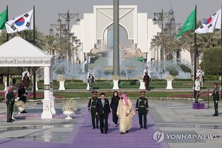 (News Focus) Yoon's trip to Saudi Arabia, Qatar raises hope for 2nd Middle East business boom