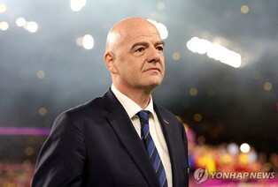 인판티노 FIFA 회장, '검찰과 유착' 의혹 벗었다…"완전한 승리"