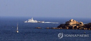 (LEAD) S. Korean patrol ship spots N.K. vessel stranded near eastern maritime border: JCS