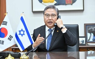 FM holds back-to-back phone talks with Israel, other Middle East counterparts