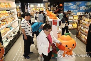Number of foreign visitors to S. Korea tops 1 mln for 3rd consecutive month in Sept.