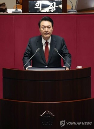 (2nd LD) Yoon pledges to put top priority on stabilizing prices, livelihoods amid global economic challenges