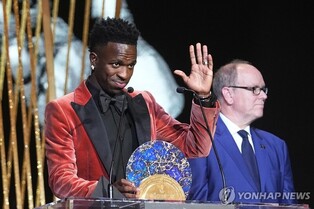 발롱도르 사회공헌상 '소크라치스 트로피' 주인공은 비니시우스