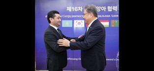(LEAD) FM Park discusses economic cooperation with Central Asian counterparts