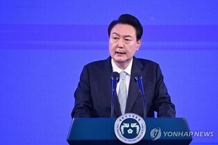 President Yoon Suk Yeol's approval rating inches up to 34 pct: poll