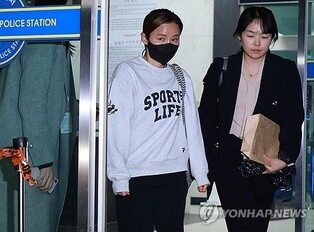 Olympic fencing medalist banned from leaving country over suspected collusion in ex-fiance's alleged fraud