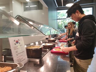 브라질 상파울루 한 사립학교 학생들 한 달에 두 번 한식 먹는다