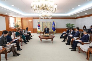 PM meets with vice foreign ministers of 6 Central American nations for Expo bid