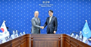 (LEAD) S. Korea, IAEA discuss N.K. nuclear program in high-level policy talks