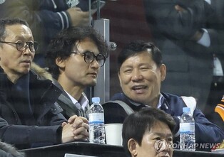 박찬호 "겸손한 김하성, 어려운 시기 잘 견디고 골드글러브까지"