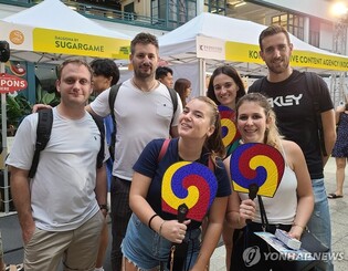 [월드&포토] "BTS·슈주·오징어게임·어묵 좋아요!"