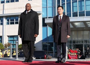 (LEAD) S. Korea, U.S. defense chiefs discuss 'tailored deterrence strategy' on N. Korea