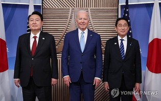 (2nd LD) Biden thanks Yoon, Kishida for easing his workload