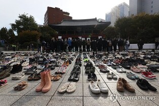 2,000 shoes lined up as tribute to those killed in Israel-Hamas conflict