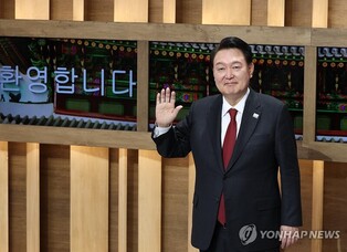 Yoon says S. Korea will push use of carbon-free energy sources