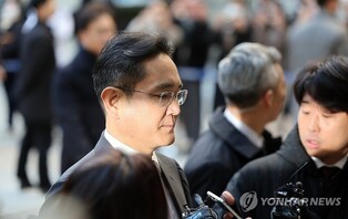 (LEAD) 5-yr sentence sought for Samsung chief in connection with 2015 merger of affiliates