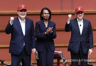 Yoon, Japan's Kishida agree to cooperate in hydrogen sector