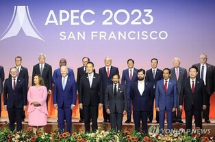 (News Focus) At APEC summit, Yoon offers to lead action on climate change, supply chain risks