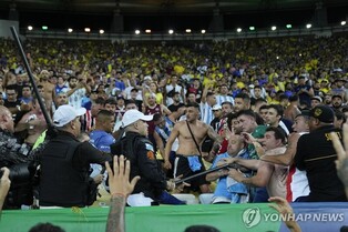 아르헨, 관중 소요로 지연된 월드컵 예선 브라질 원정서 1-0 승