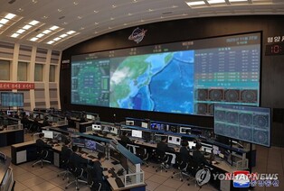 (LEAD) N. Korean spy satellite seems to have entered into orbit: Seoul military