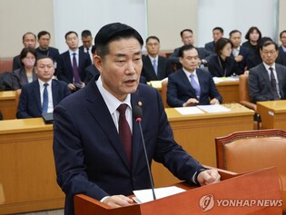 (LEAD) Defense chief says partial suspension of 2018 military agreement 'minimal defensive measure'