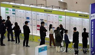 S. Korea adds 379,000 jobs for wage earners in Q2; youth hiring falls
