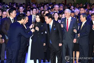 (LEAD) Yoon says Busan Expo will return favor S. Korea received from int'l community