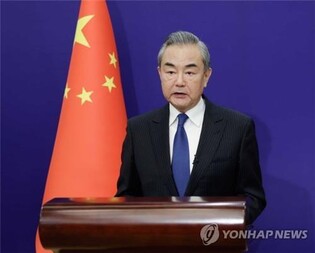 (LEAD) Top diplomats of China, Japan in S. Korea for trilateral talks