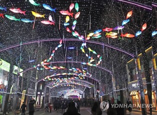 내년 화천산천어축제 밤하늘 밝힐 산천어등 제작 한창