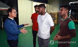 Record 165,000 migrant workers to enter S. Korea next year