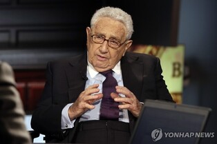 (LEAD) Top U.S. officials express condolences over passing of Kissinger