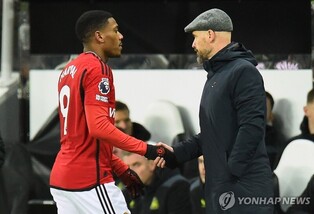 맨유, 뉴캐슬에 101년 만의 3연패…그라운드선 감독-선수 불화