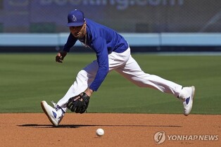 MLB스타 베츠, 2루수로 보직 변경…김하성과 본격적인 경쟁하나