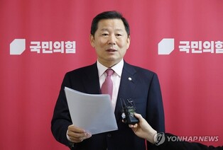Ruling party recruits N.K. defector engineer, 4 other figures ahead of general elections