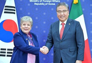 FM discusses bilateral ties, hurricane recovery efforts with Mexican counterpart
