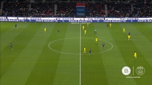 '안녕! 파리바게뜨'…파리 생제르맹 경기장에 한글 광고