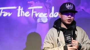 9 N. Korean defectors to receive cultural awards from unification minister