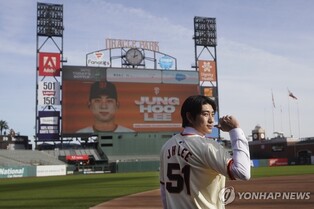 이정후 입단식서 화제 된 이종범 코치 "아버지가 나보다 빠르다"